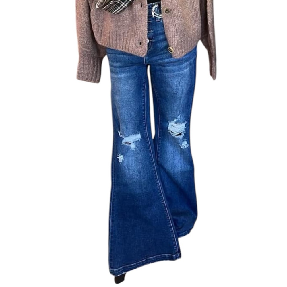 Zenana Outfitters Blue Flare Jeans